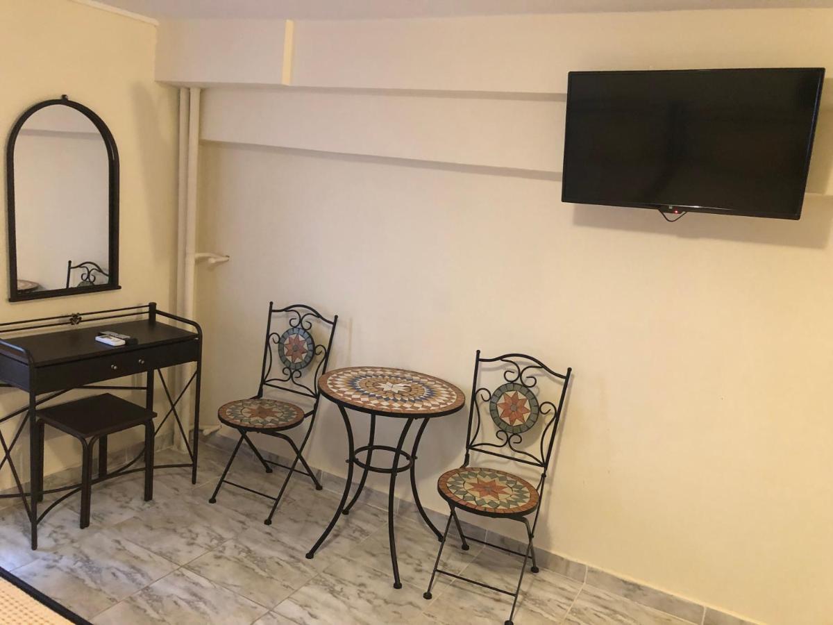 Nikolakakis Rooms Lavrio Exterior foto