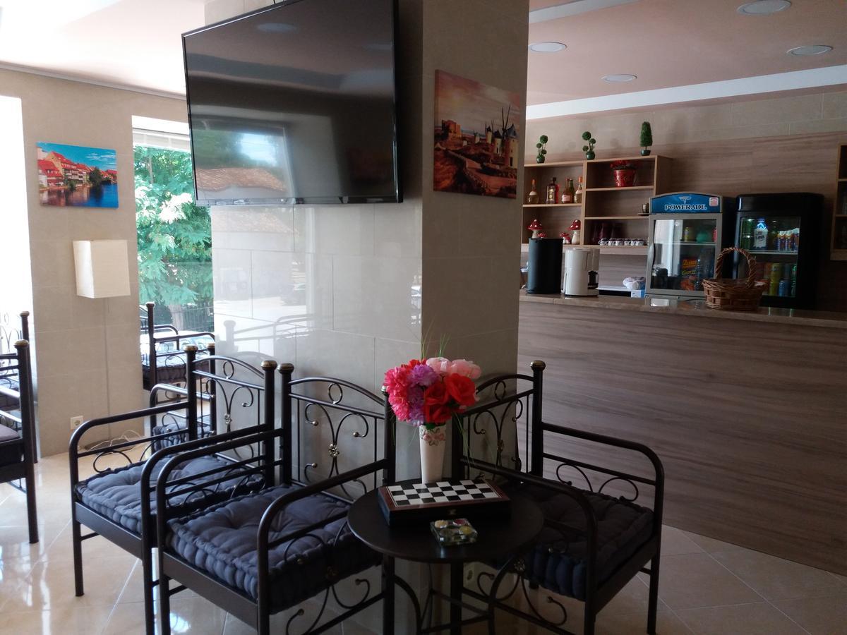 Nikolakakis Rooms Lavrio Exterior foto