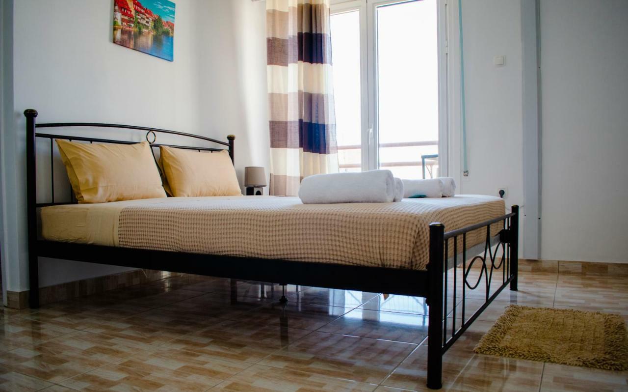 Nikolakakis Rooms Lavrio Exterior foto