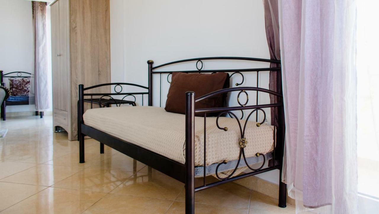 Nikolakakis Rooms Lavrio Exterior foto