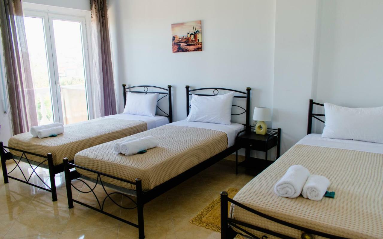 Nikolakakis Rooms Lavrio Exterior foto